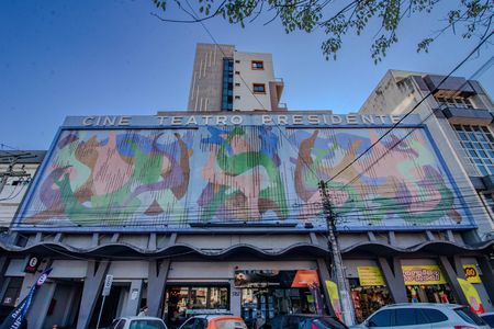 Fachada de kitnet/studio para alugar com 1 quarto, 36m² em São João, Porto Alegre