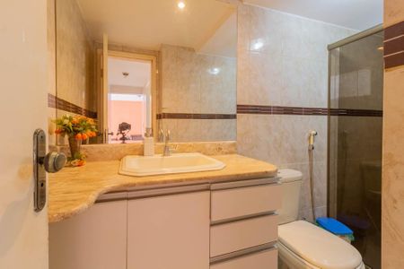 Apartamento à venda com 71m², 3 quartos e 1 vaga Apartamento à venda com 71m², 3 quartos e 1 vagaBanheiro