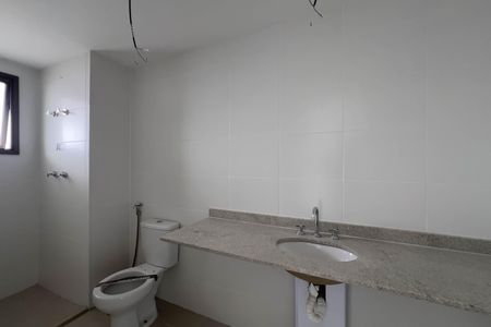Apartamento à venda com 280m², 4 quartos e 3 vagas Apartamento à venda com 280m², 4 quartos e 3 vagasBanheiro do quarto 2