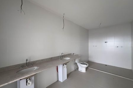 Apartamento à venda com 280m², 4 quartos e 3 vagas Apartamento à venda com 280m², 4 quartos e 3 vagasBanheiro do quarto 1