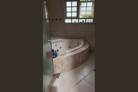 Banheiro de casa de condomínio à venda com 3 quartos, 353m² em Itanhangá, Rio de Janeiro