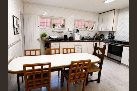 Cozinha de casa de condomínio à venda com 3 quartos, 353m² em Itanhangá, Rio de Janeiro