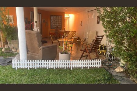 Casa de condomínio à venda com 353m², 3 quartos e 1 vaga Casa de condomínio à venda com 353m², 3 quartos e 1 vagaÁrea externa