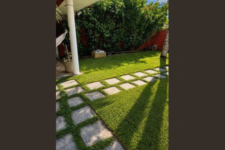 Casa de condomínio à venda com 353m², 3 quartos e 1 vaga Casa de condomínio à venda com 353m², 3 quartos e 1 vagaÁrea externa