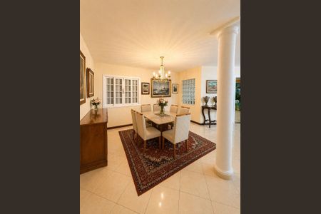 Casa de condomínio à venda com 353m², 3 quartos e 1 vaga Casa de condomínio à venda com 353m², 3 quartos e 1 vagaSala