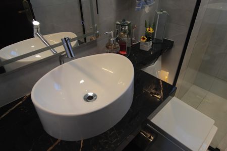 Banheiro Social de apartamento à venda com 2 quartos, 46m² em Vila Cloris, Belo Horizonte