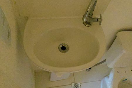 Banheiro de kitnet/studio para alugar com 1 quarto, 18m² em Vila Andrade, São Paulo