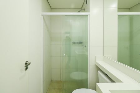 Banheiro de apartamento à venda com 2 quartos, 43m² em Campanário, Diadema