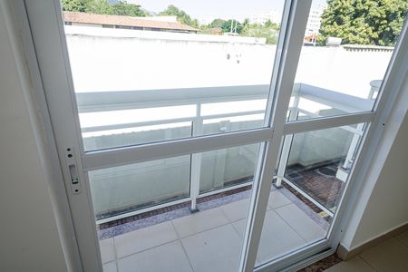 Casa de condomínio à venda com 70m², 2 quartos e 1 vaga Casa de condomínio à venda com 70m², 2 quartos e 1 vagaVaranda
