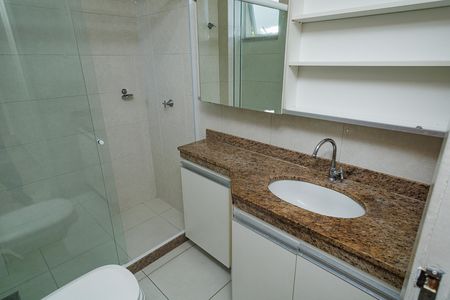 Banheiro 1 de casa de condomínio para alugar com 2 quartos, 70m² em Campo Grande, Rio de Janeiro