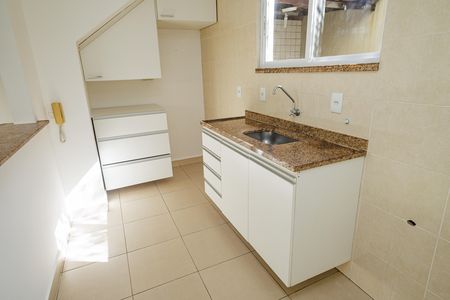 Cozinha de casa de condomínio para alugar com 2 quartos, 70m² em Campo Grande, Rio de Janeiro