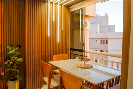 Apartamento à venda com 64m², 2 quartos e 1 vaga Apartamento à venda com 64m², 2 quartos e 1 vagaSala de Jantar