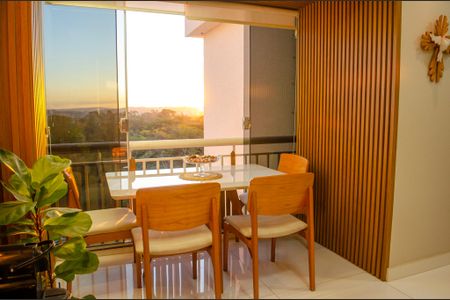Apartamento à venda com 64m², 2 quartos e 1 vaga Apartamento à venda com 64m², 2 quartos e 1 vagaSala de Jantar