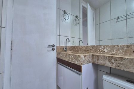 Banheiro de apartamento para alugar com 2 quartos, 45m² em Vila Carminha, Campinas