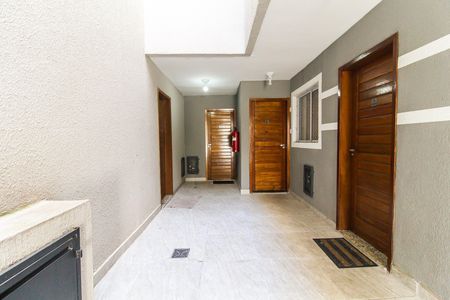 Hall de apartamento para alugar com 2 quartos, 74m² em Vila Sinha, São Paulo