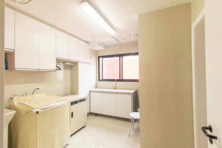 Apartamento à venda com 422m², 4 quartos e 4 vagas Apartamento à venda com 422m², 4 quartos e 4 vagasÁrea de Serviço