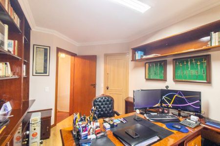 Apartamento à venda com 422m², 4 quartos e 4 vagas Apartamento à venda com 422m², 4 quartos e 4 vagasEscritório