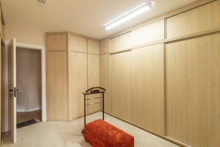 Apartamento à venda com 422m², 4 quartos e 4 vagas Apartamento à venda com 422m², 4 quartos e 4 vagasCloset da suíte 4