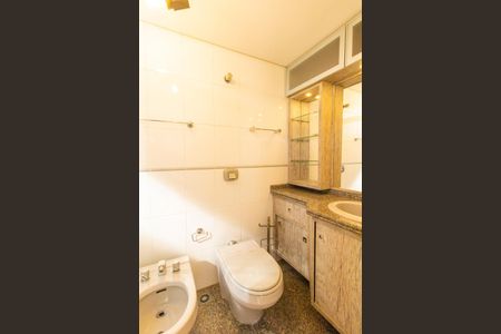 Apartamento à venda com 422m², 4 quartos e 4 vagas Apartamento à venda com 422m², 4 quartos e 4 vagasBanheiro da Suíte 1