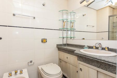 Apartamento à venda com 422m², 4 quartos e 4 vagas Apartamento à venda com 422m², 4 quartos e 4 vagasBanheiro Social