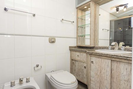 Apartamento à venda com 422m², 4 quartos e 4 vagas Apartamento à venda com 422m², 4 quartos e 4 vagasBanheiro da Suíte 1