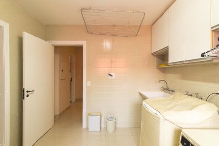 Apartamento à venda com 422m², 4 quartos e 4 vagas Apartamento à venda com 422m², 4 quartos e 4 vagasÁrea de Serviço