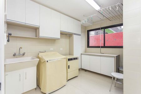 Apartamento à venda com 422m², 4 quartos e 4 vagas Apartamento à venda com 422m², 4 quartos e 4 vagasÁrea de Serviço