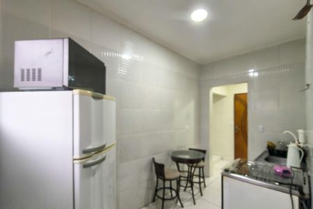 Cozinha de kitnet/studio para alugar com 1 quarto, 43m² em Guilhermina, Praia Grande