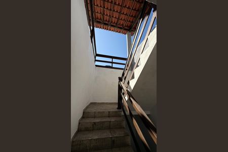 Escada de casa para alugar com 2 quartos, 110m² em Curicica, Rio de Janeiro
