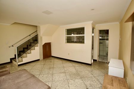 Casa de condomínio para alugar com 173m², 3 quartos e 2 vagasSala