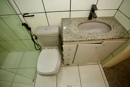Casa de condomínio para alugar com 173m², 3 quartos e 2 vagasBanheiro Social