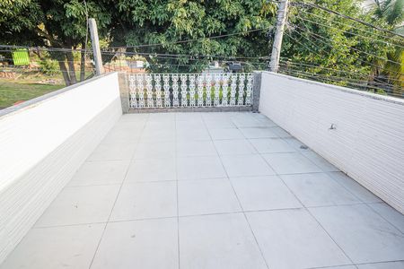 Casa à venda com 140m², 4 quartos e 2 vagas Casa à venda com 140m², 4 quartos e 2 vagasVaranda