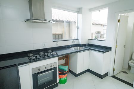 Casa à venda com 140m², 4 quartos e 2 vagas Casa à venda com 140m², 4 quartos e 2 vagasCozinha