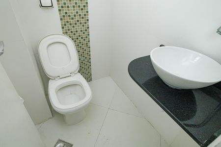 Casa à venda com 140m², 4 quartos e 2 vagas Casa à venda com 140m², 4 quartos e 2 vagasLavabo