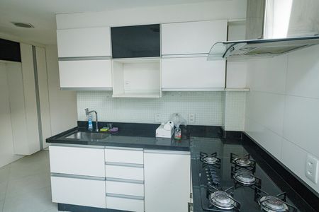 Casa à venda com 140m², 4 quartos e 2 vagas Casa à venda com 140m², 4 quartos e 2 vagasCozinha