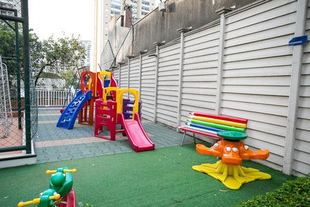 Apartamento à venda com 96m², 3 quartos e 2 vagas Apartamento à venda com 96m², 3 quartos e 2 vagasÁrea comum - Playground