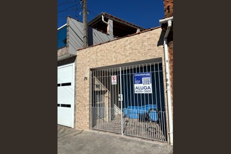 Casa para alugar com 105m², 2 quartos e 1 vaga Casa para alugar com 105m², 2 quartos e 1 vagaFachada