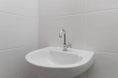Banheiro de apartamento para alugar com 1 quarto, 24m² em Hípica, Porto Alegre
