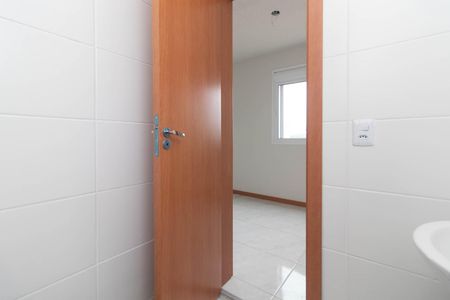 Banheiro de apartamento para alugar com 1 quarto, 24m² em Hípica, Porto Alegre