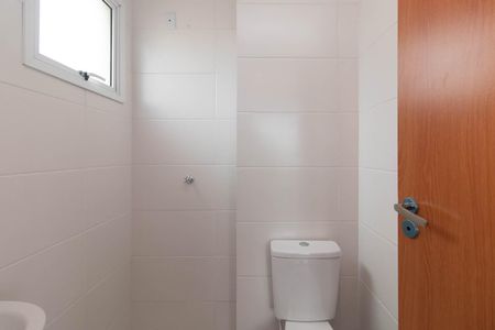 Banheiro de apartamento para alugar com 1 quarto, 24m² em Hípica, Porto Alegre