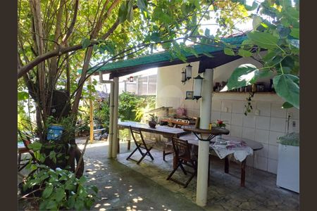 Casa à venda com 3 quartos, 158m² em Vila Rio Branco, Jundiaí