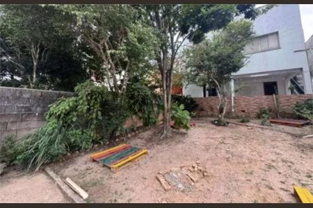 Casa à venda com 221m², 3 quartos e 2 vagas
