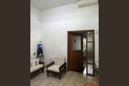 Casa à venda com 221m², 3 quartos e 2 vagas