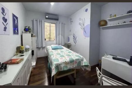 Casa à venda com 221m², 3 quartos e 2 vagas