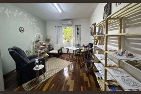 Casa à venda com 221m², 3 quartos e 2 vagas