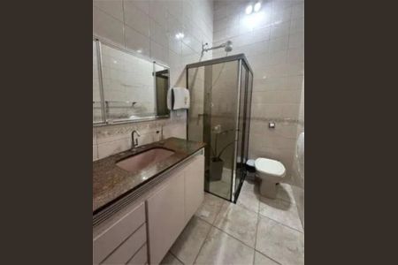 Casa à venda com 221m², 3 quartos e 2 vagas