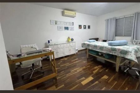 Casa à venda com 221m², 3 quartos e 2 vagas