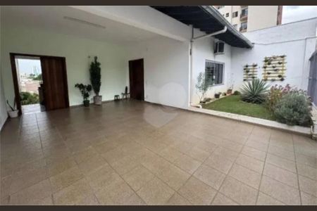Casa à venda com 221m², 3 quartos e 2 vagas