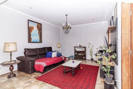 Casa à venda com 210m², 4 quartos e 2 vagas