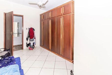 Casa à venda com 210m², 4 quartos e 2 vagas